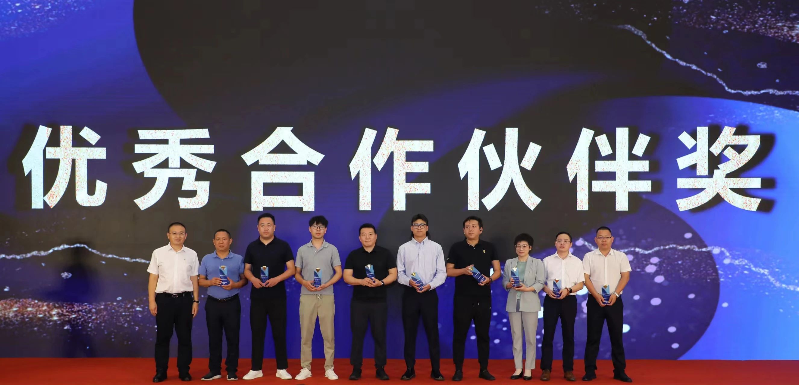快讯 |bodog生物荣获国药器械优良合作同伴荣誉
